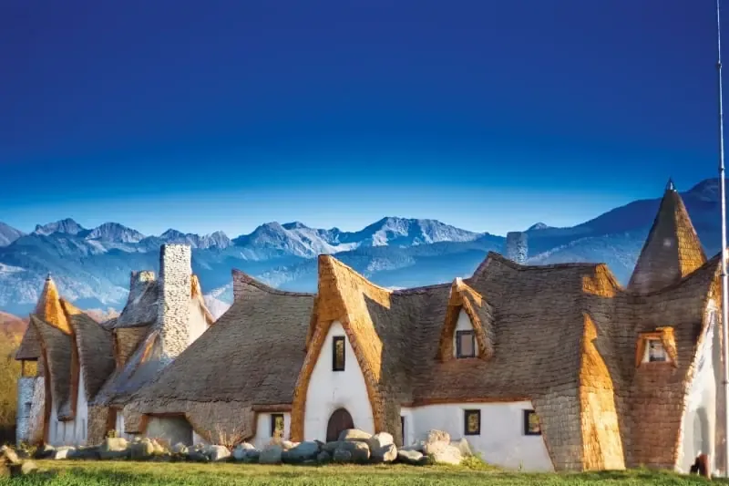 Castelul de Lut din Valea Zânelor